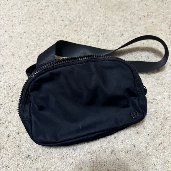 lululemon athletica Handbags - lululemon athletica Black Belt Bag